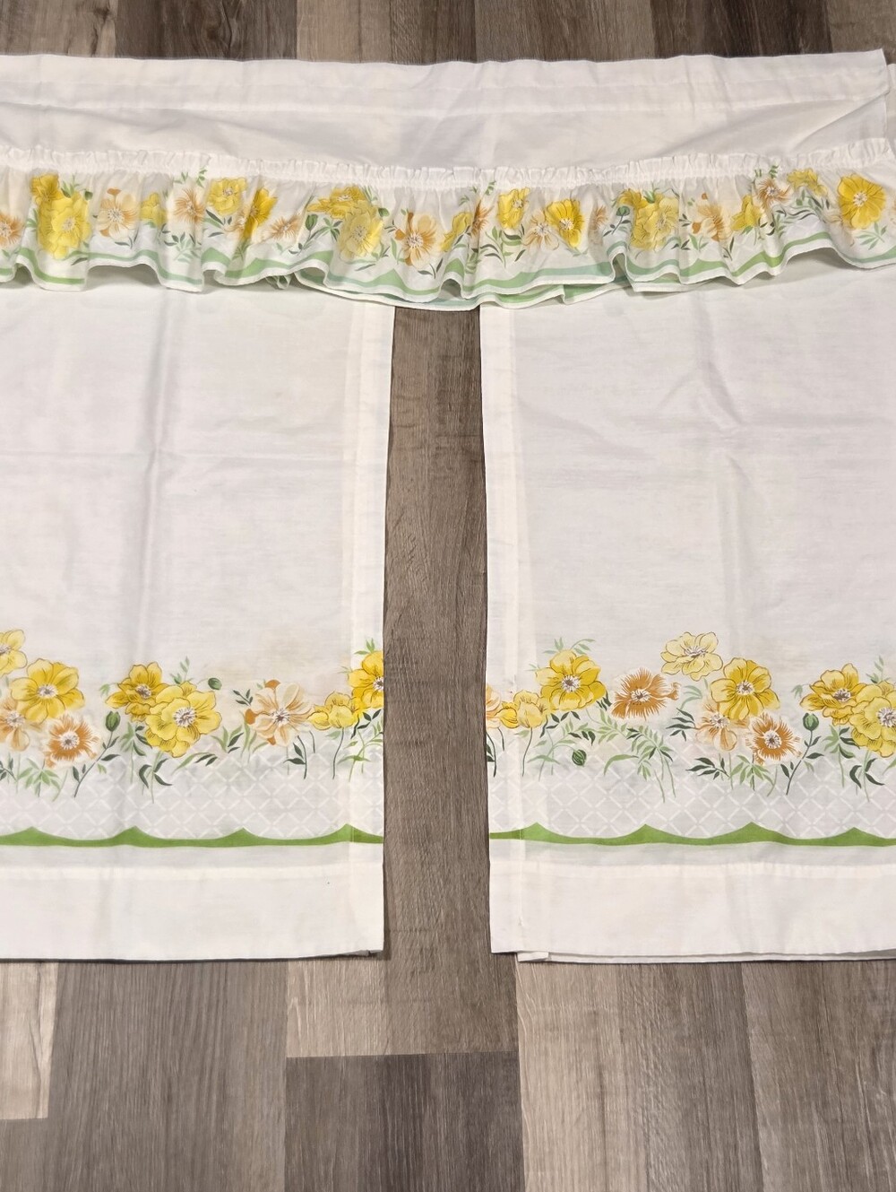 vintage 1970s Sears "Chefmates Spring Flowers Fashions" kitchen curtain set